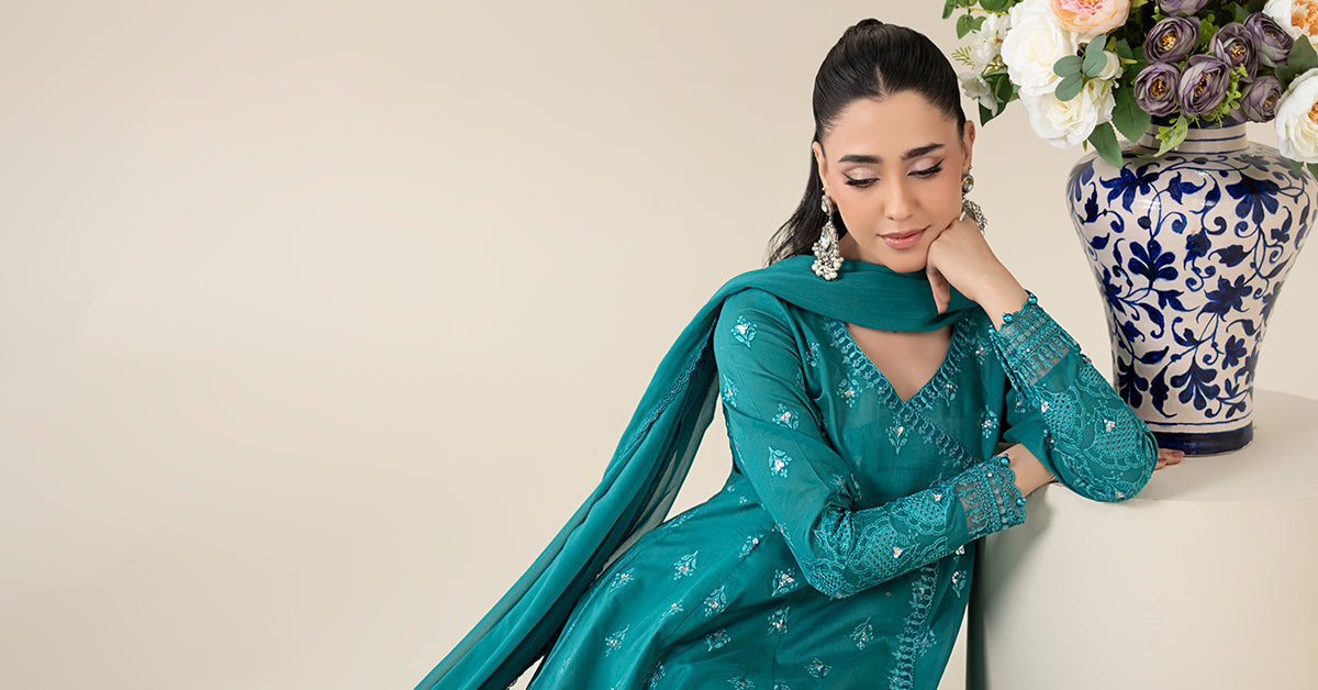 3 Piece Embroidered Lawn Suit |  DW-EA25-61