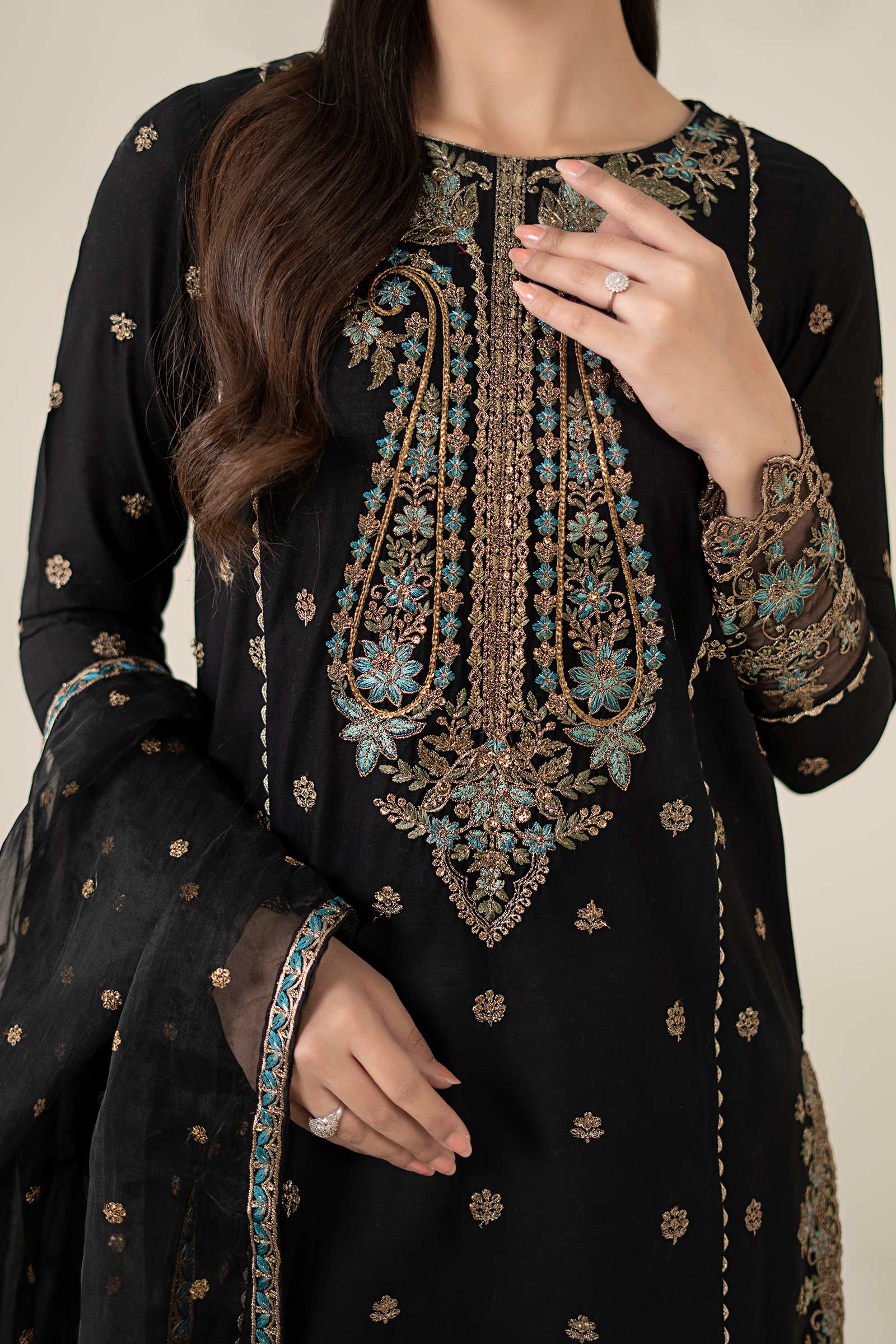3 Piece Embroidered Lawn Suit |  DW-EA25-85